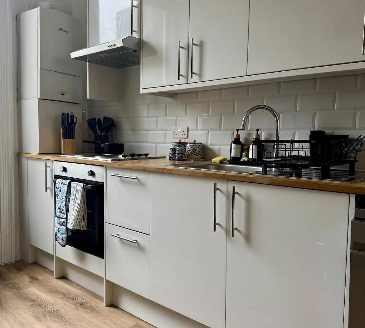 ברייטון Spacious 4-Bed Apartment In City Centre